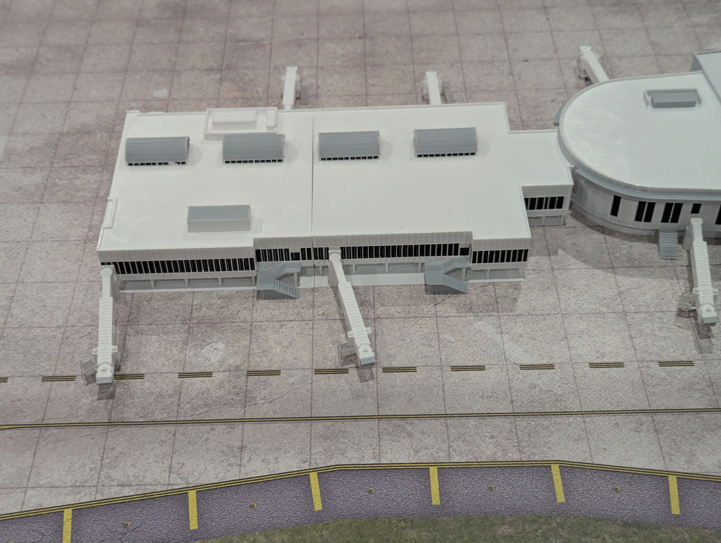1:400 Scale LAX Terminal 6