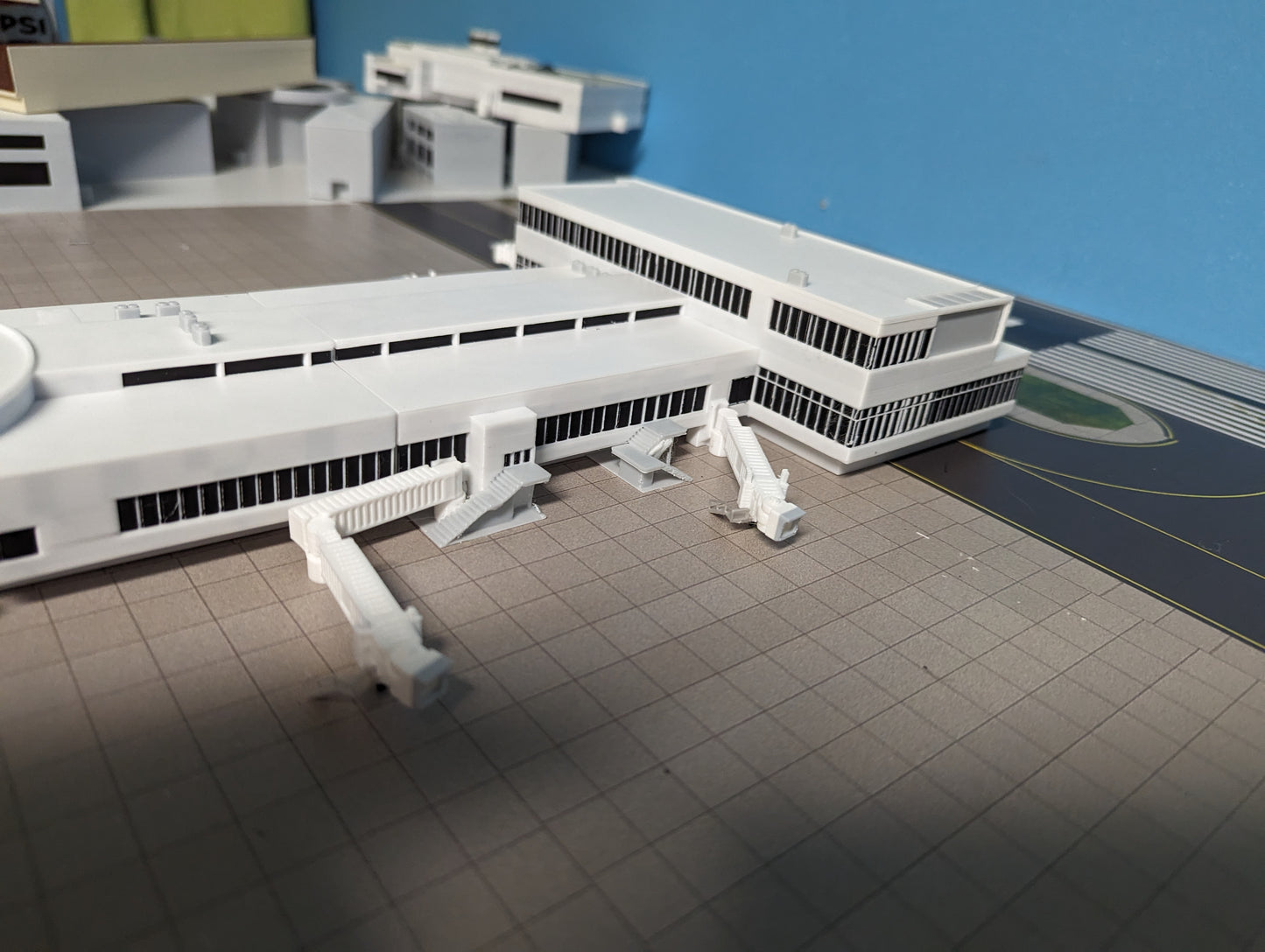 1:400 Scale LAX Terminal 7