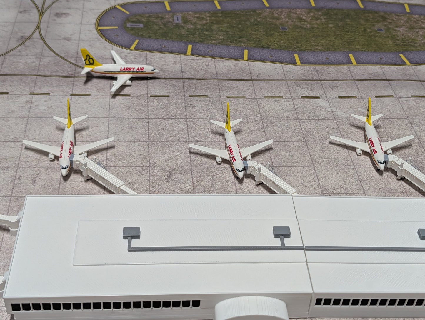 Larry Air Boeing 737-200 — 1:400 Scale 3D-Printed Model